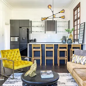 https://secure-central-villa-with-views-of-table-mountain.hotels-capetown.com