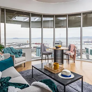 https://luxury-one-thibault-studio-apartment-near-cticc.hotels-capetown.com