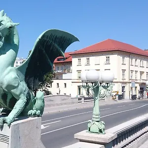 https://royal-vega-apartment.hotels-in-ljubljana.com